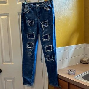 Almost Famous Mid Rise Jeans size 7 Juniors